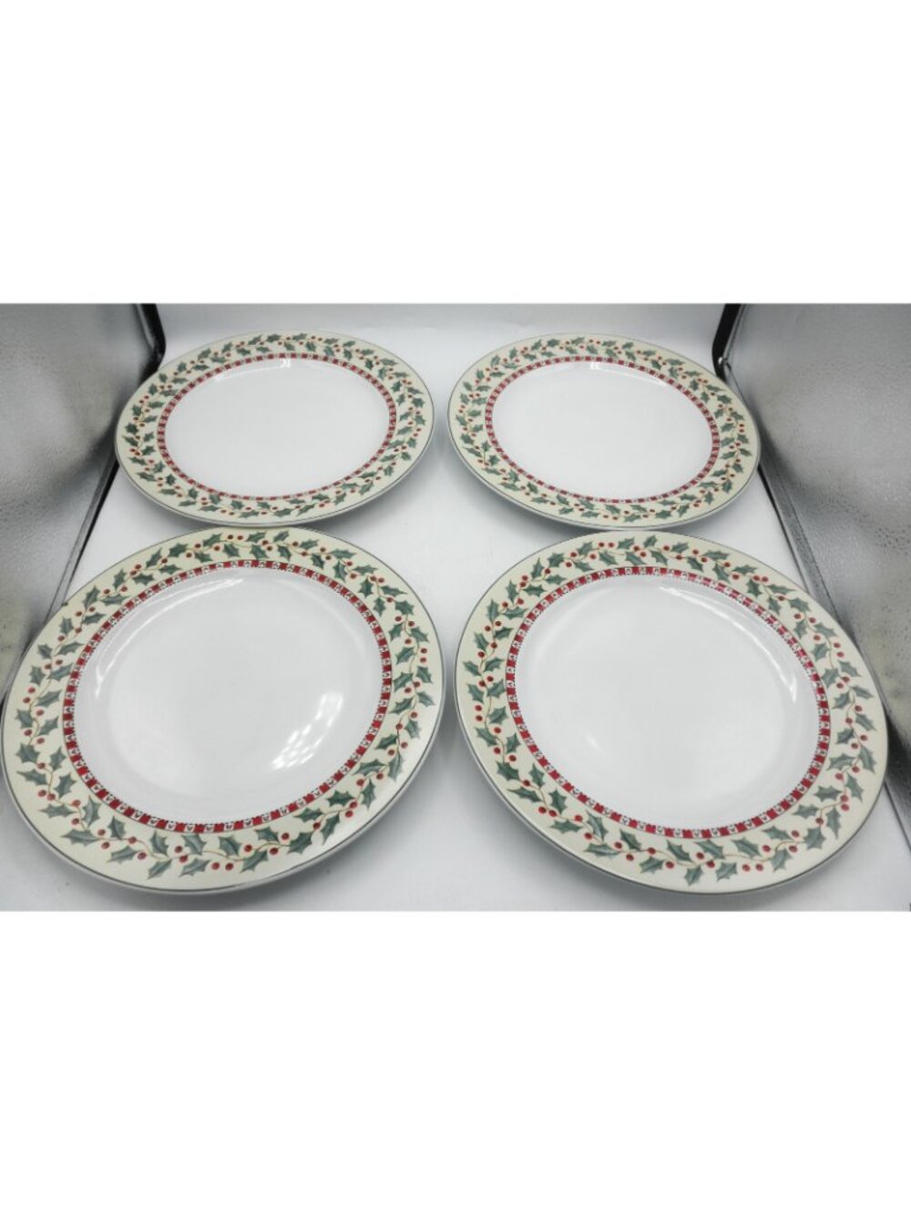 Christmas Bears by Sakura 11 Inch Dinner Plates Set of 4 Pattern Code: SAKCHB - Picture 6 of 6